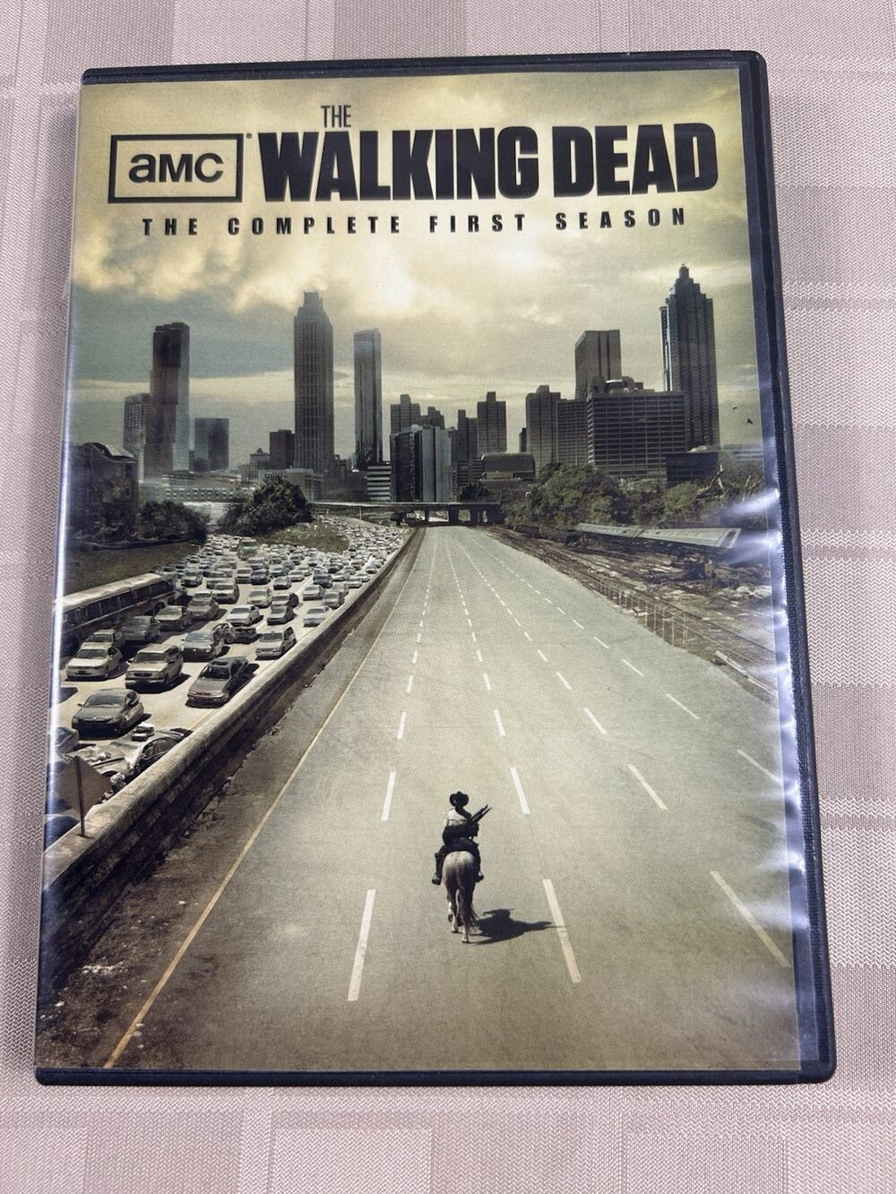 The Walking Dead: The Complete First Season (DVD, 2010): Zombies, TV, Drama